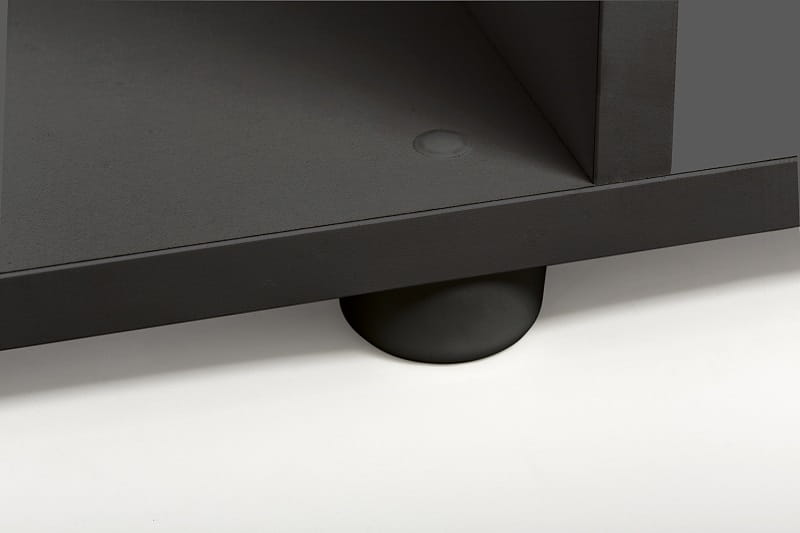 123434_UltraScape_90_Cabinet_forest_05_detail_adjustable_foot.jpg